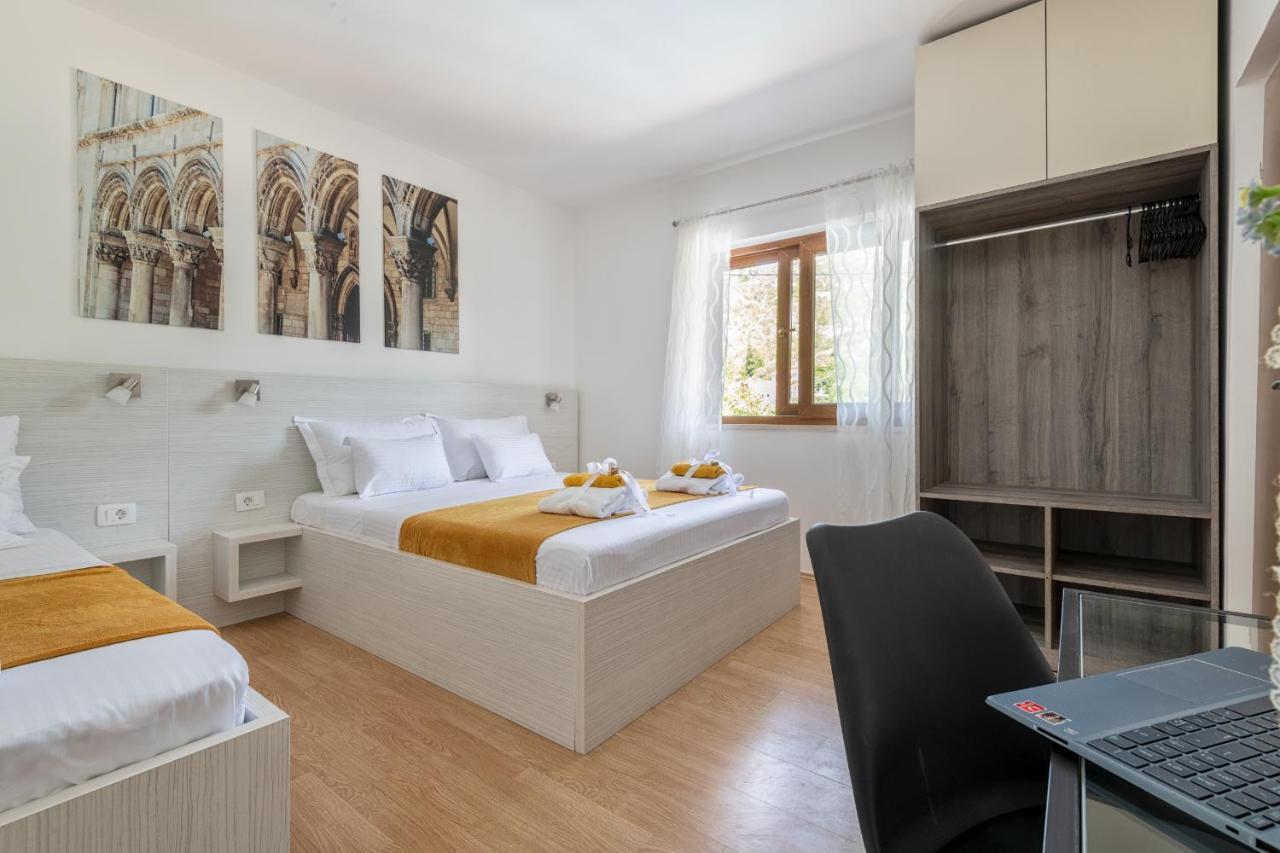 Villa Ivona With Swimming Pool And Jacuzzi Oslje 外观 照片