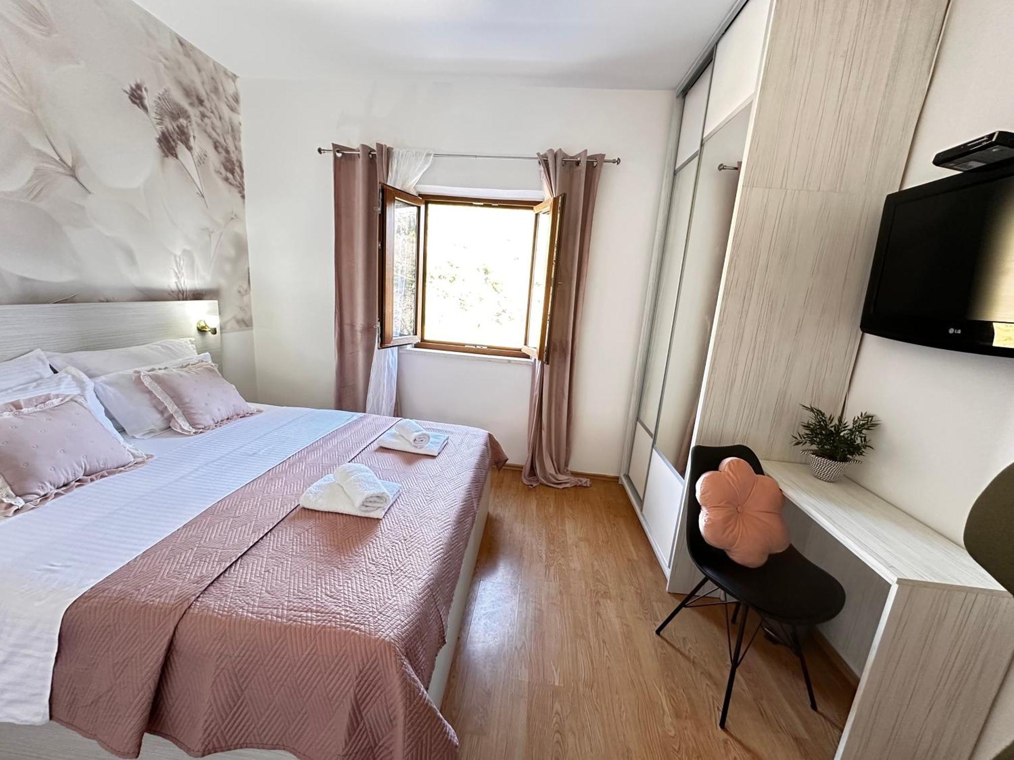 Villa Ivona With Swimming Pool And Jacuzzi Oslje 外观 照片