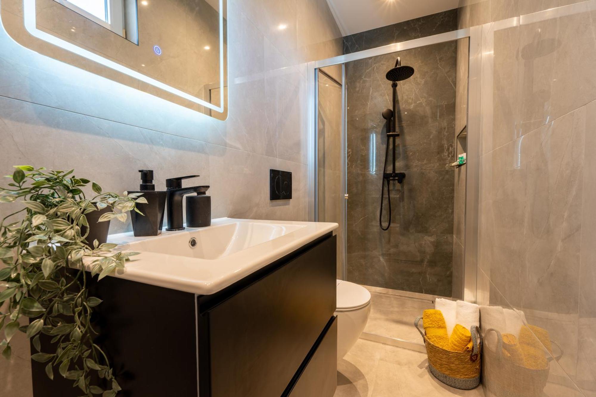Villa Ivona With Swimming Pool And Jacuzzi Oslje 外观 照片