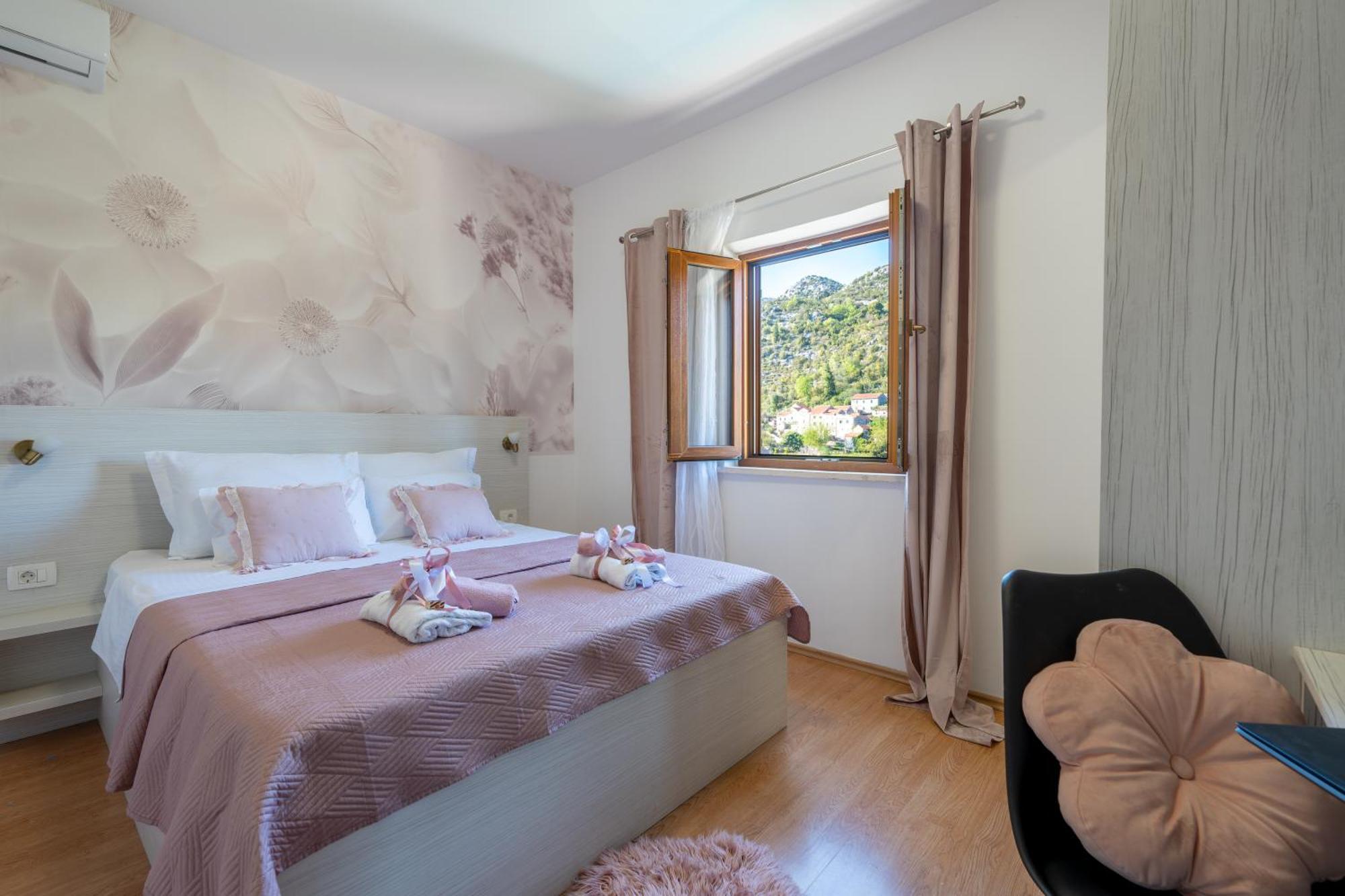 Villa Ivona With Swimming Pool And Jacuzzi Oslje 外观 照片