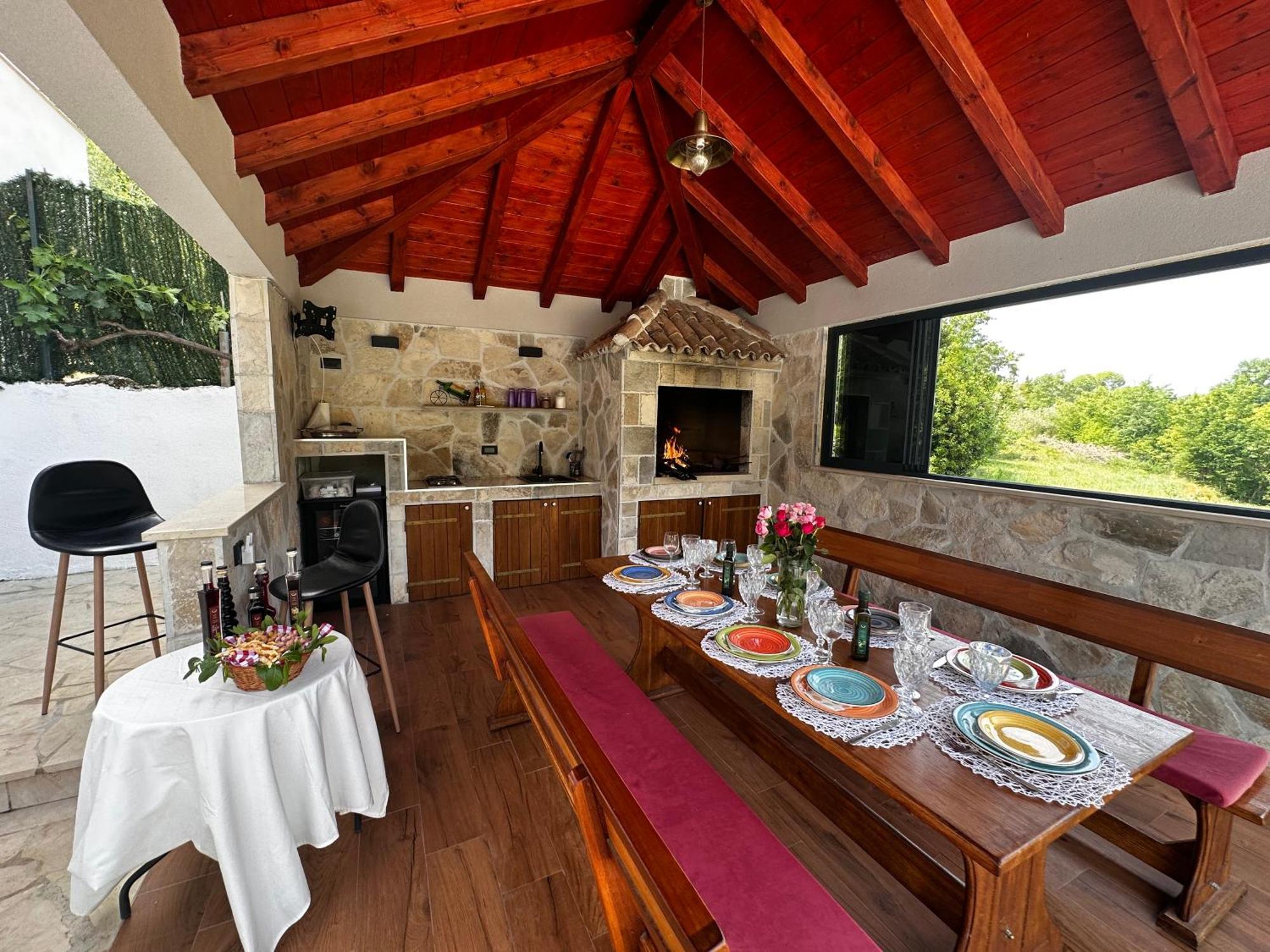 Villa Ivona With Swimming Pool And Jacuzzi Oslje 外观 照片