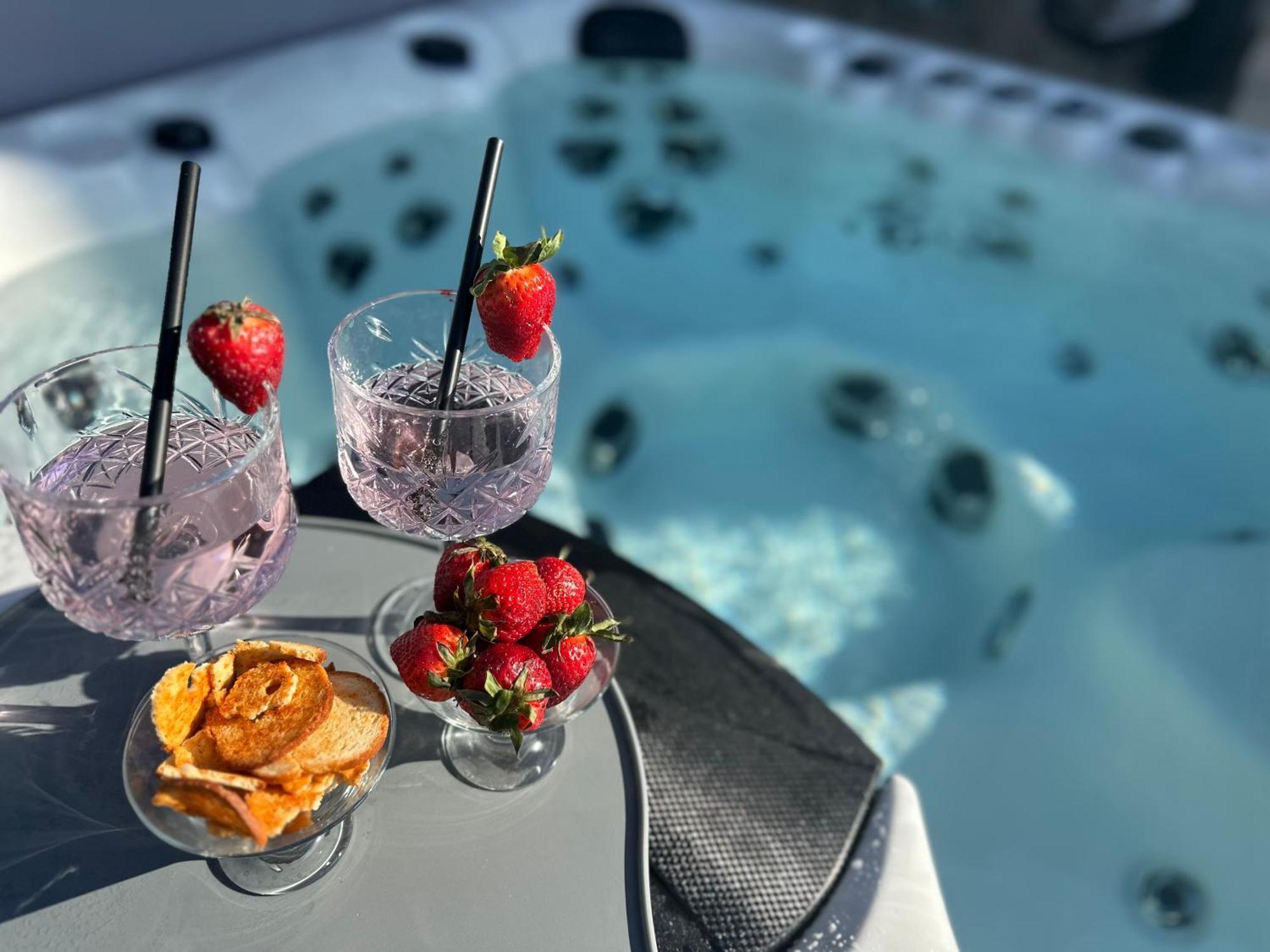 Villa Ivona With Swimming Pool And Jacuzzi Oslje 外观 照片