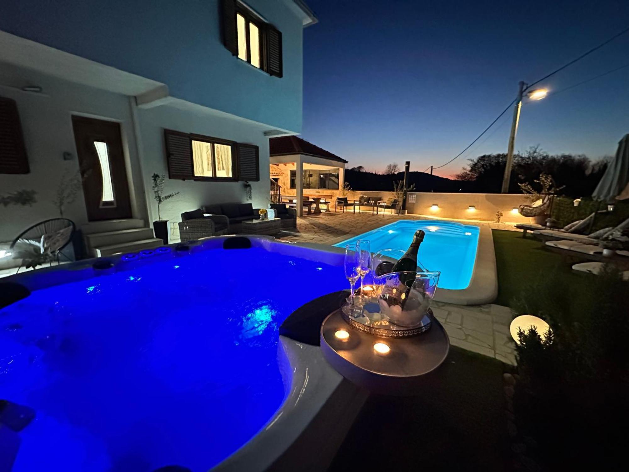 Villa Ivona With Swimming Pool And Jacuzzi Oslje 外观 照片