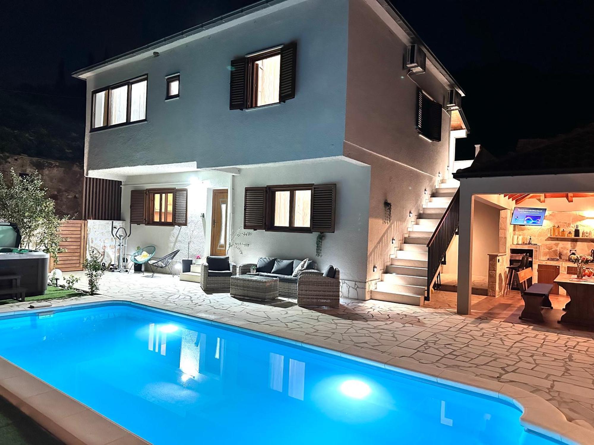 Villa Ivona With Swimming Pool And Jacuzzi Oslje 外观 照片