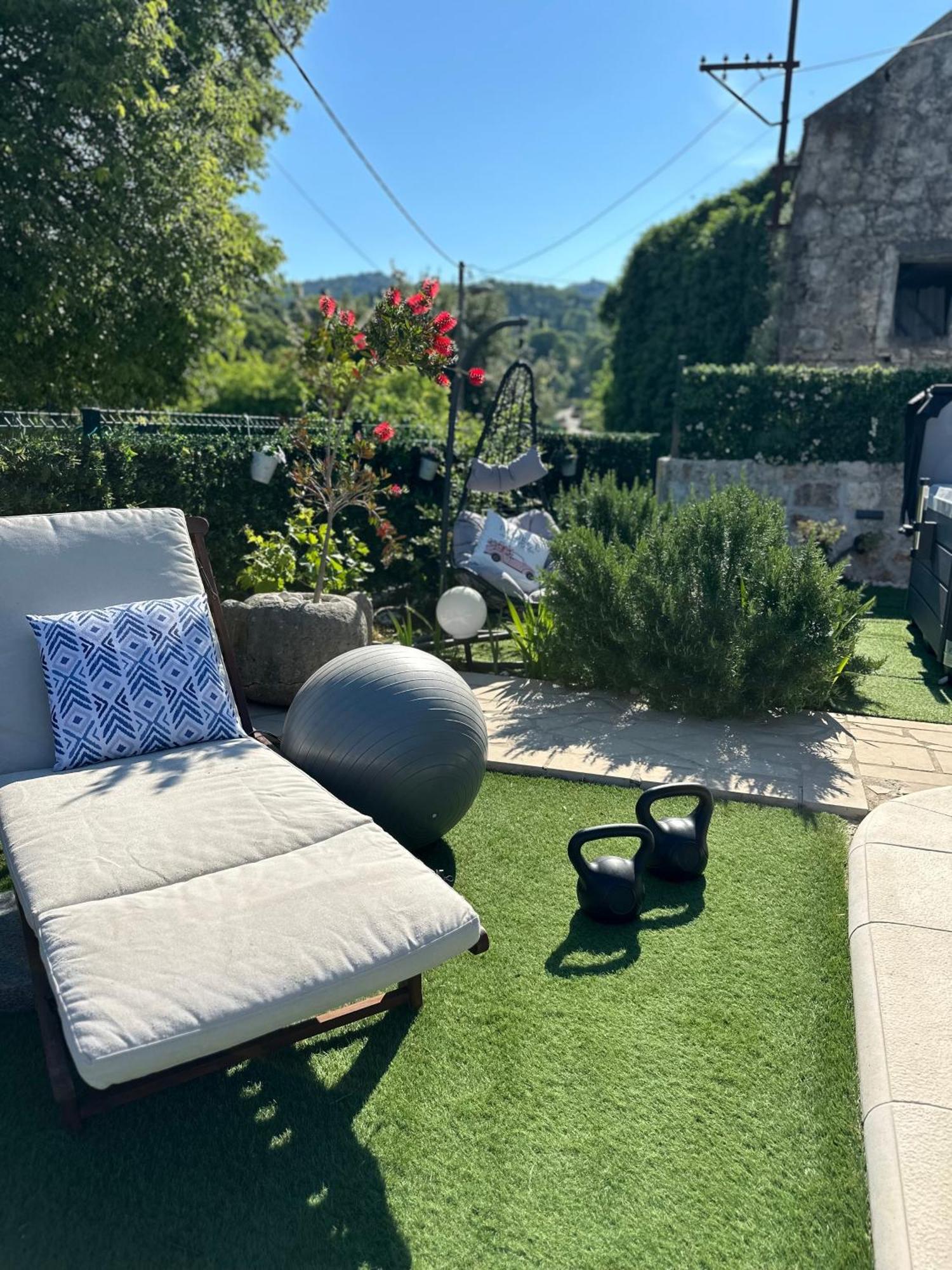 Villa Ivona With Swimming Pool And Jacuzzi Oslje 外观 照片